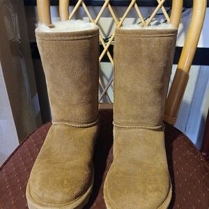 BearPaw Tan Boots with Plush Lining